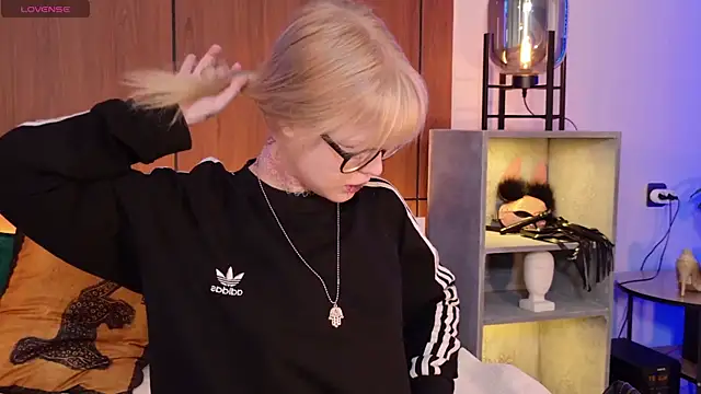MoliQin's Live XXX Chat