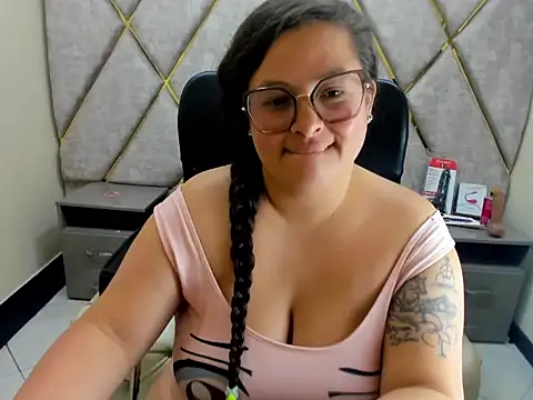 Sarah_Boobs_ Chat XXX in diretta