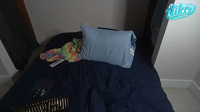 Zander823 Show in webcam