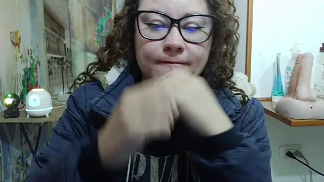 curly_greeneyedn Live XXX chat