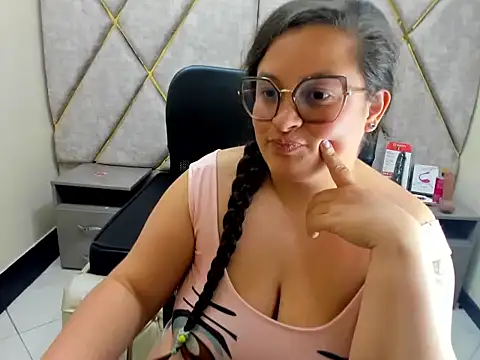 دردشة Sarah_Boobs_ الجنسية المباشرة