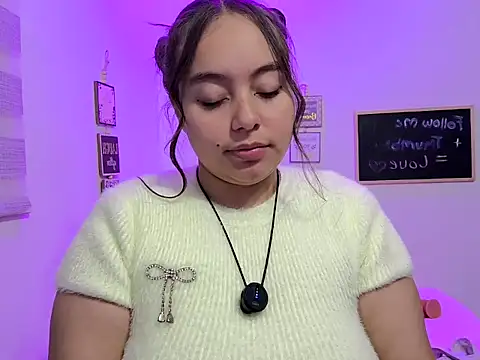 cherry_valeria Webcam Show