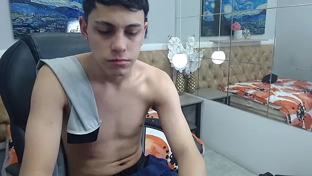 Show modela Ethanx18_ na web-kameri