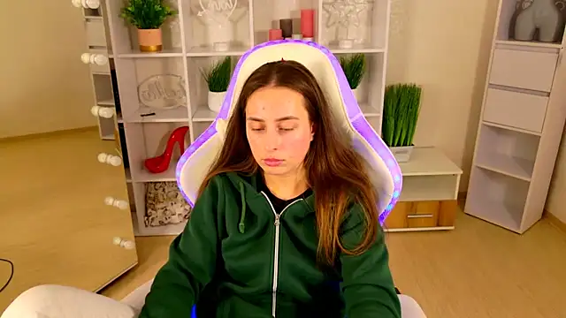 NadinnL Adlı Modelin Canlı XXX Sohbeti