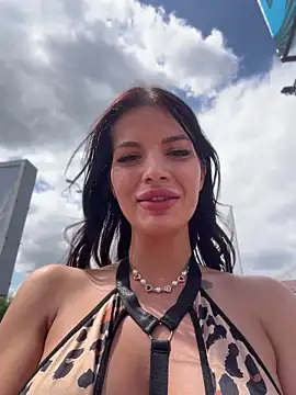 RaniaSnow's Live XXX Chat