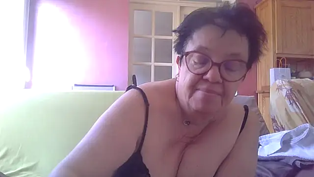 Vandeae44's Live XXX Chat