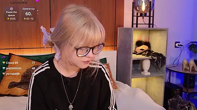 MoliQin's Live XXX Chat