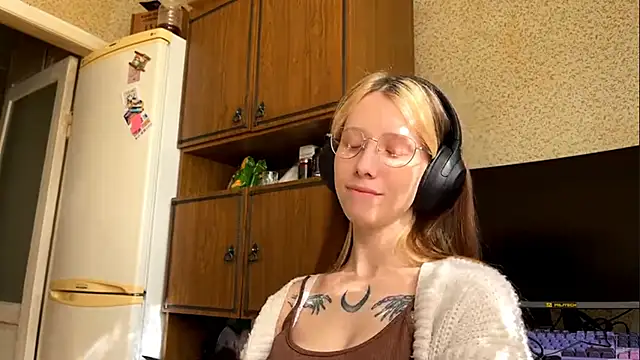 AliceGatesのライブXXXチャット