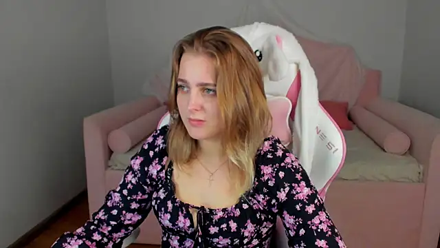 EllaBells' Live XXX Chat