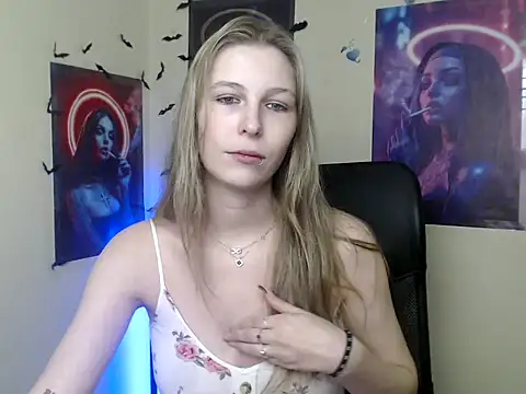 StrangerGi's Live XXX Chat