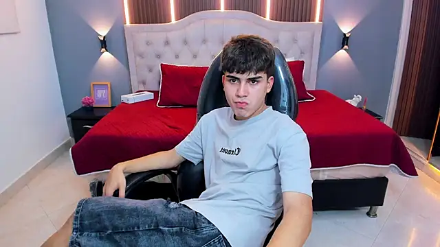 Tommy18__'s Live XXX Chat