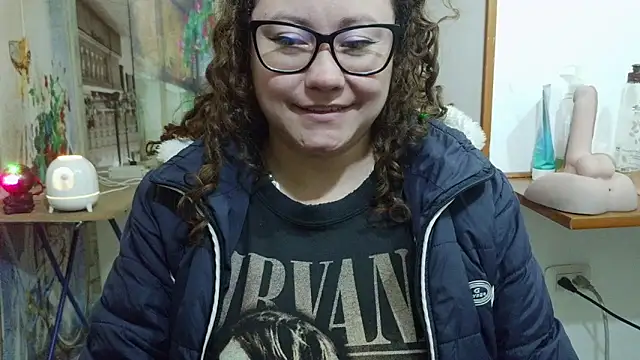 curly_greeneyed's Live XXX Chat