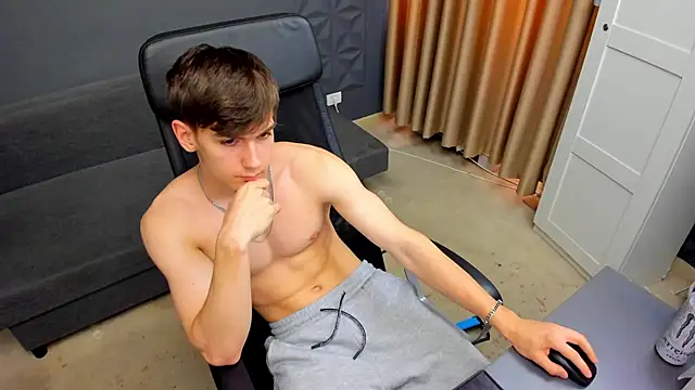 BradyFlint Webcam show
