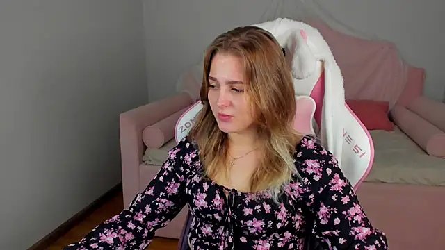 EllaBells Adlı Modelin Canlı XXX Sohbeti