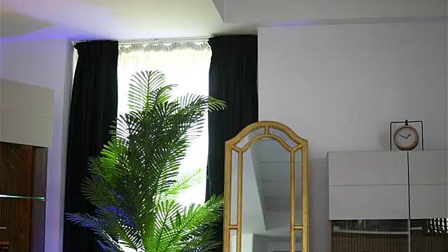 ZenyaNoir élő XXX-chatje