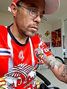 Mr_Graffitimile élő XXX-chatje