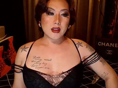 Show modela YourMistressAggy na web-kameri