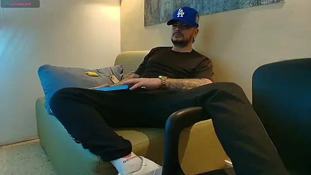XXX chat uživo modela TROY_KIRK