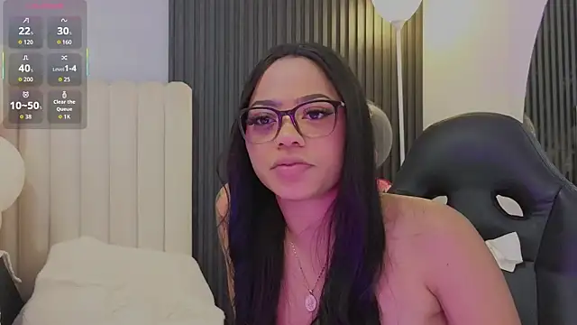 Chat +18 de Madiee_Rhea ao vivo