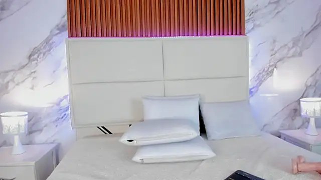 Iris_Thompson_'s Live XXX Chat