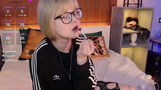 MoliQinn Live XXX chat