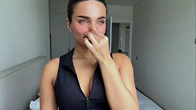 MelindaReny Chat XXX in diretta