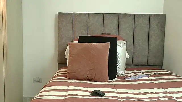 عرض كام karina_lewis_