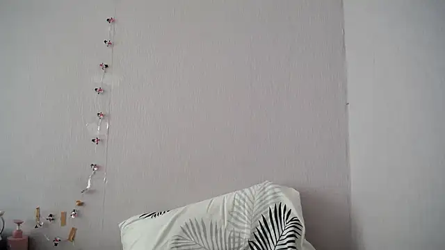 Shiny_gine's Live XXX Chat