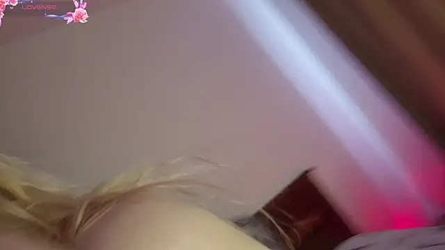 LynetHakes' Live XXX Chat