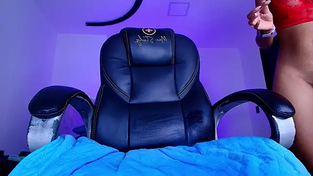 naomi_kyse's Live XXX Chat