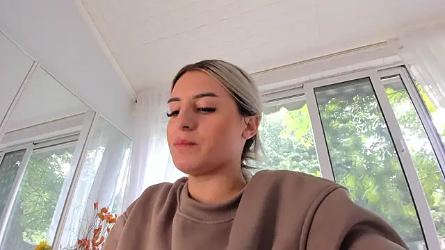 Chat XXX en directo de Ella_Vee