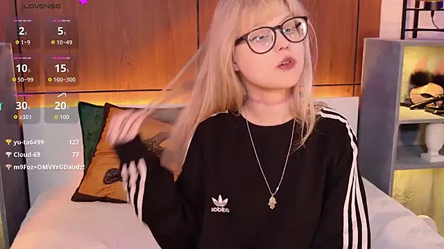 Czat XXX na żywo – MoliQin