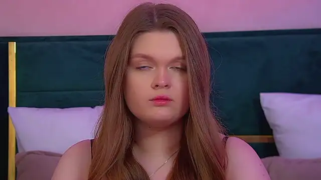 CrystalLyons' Live XXX Chat