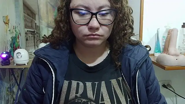 curly_greeneyed's Live XXX Chat