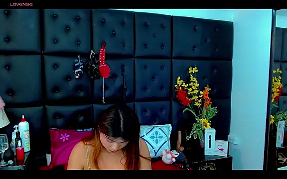 Cloelombard Adlı Modelin Canlı XXX Sohbeti