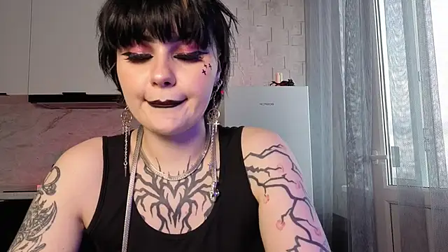 IntrigueYourDay's Live XXX Chat