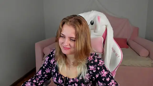 EllaBells' Live XXX Chat