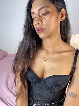 Chat +18 de Alliz_Collette ao vivo