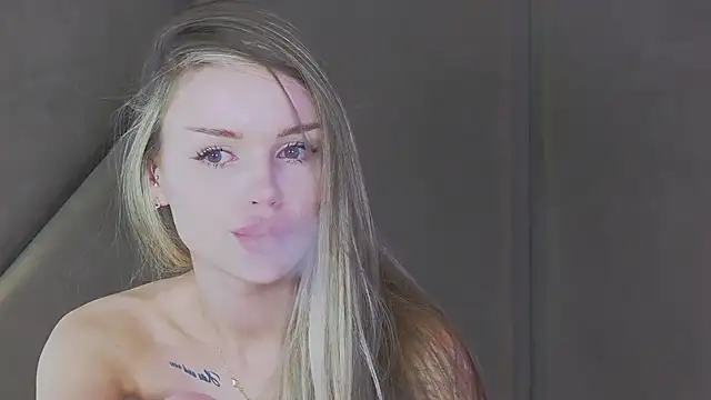 MarilynNova Show in webcam