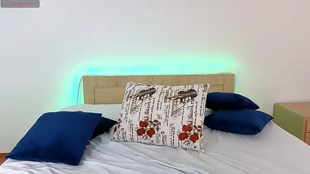Miless_Cooper Webcam show