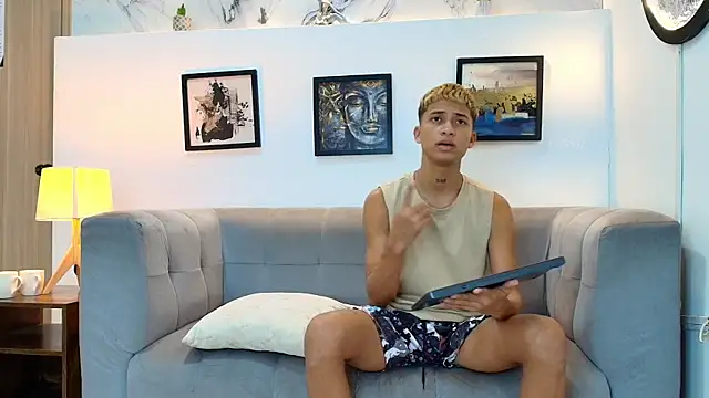 GOLD_BOYS: διαδικτυακό σόου στην κάμερα