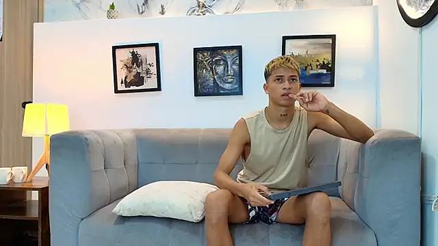 GOLD_BOYS Chat XXX in diretta