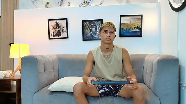 GOLD_BOYS Chat XXX in diretta
