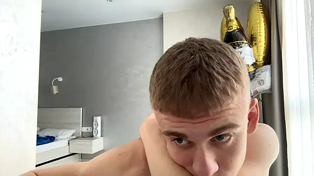 Show modela SoloFury na web-kameri