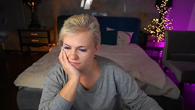 XXX chat uživo modela CrystalVibe