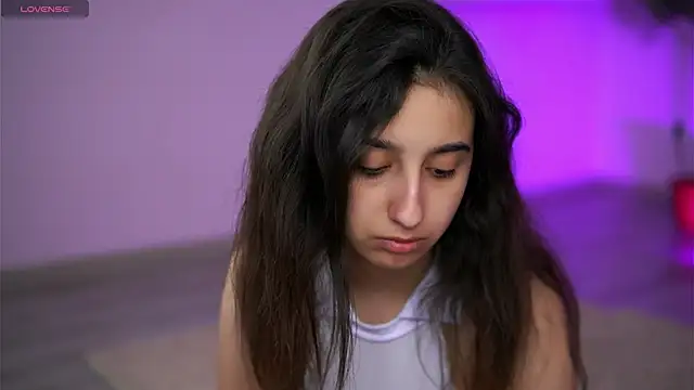 JullyFox Adlı Modelin Canlı XXX Sohbeti