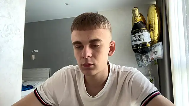 Show modela SoloFury na web-kameri