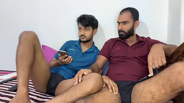 Chat XXX en directo de DesiDaddyandSon