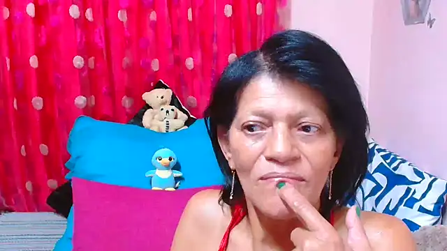 Chat +18 de SLUTTYROXY ao vivo