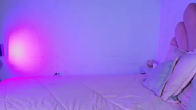 Chat XXX en directo de MiaColucci18